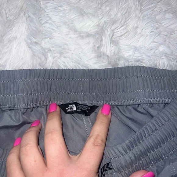 The North Face Hiking Short Women’s size Large Gray - Picture 2 of 4